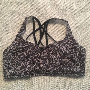 Lululemon Free to be tranquil